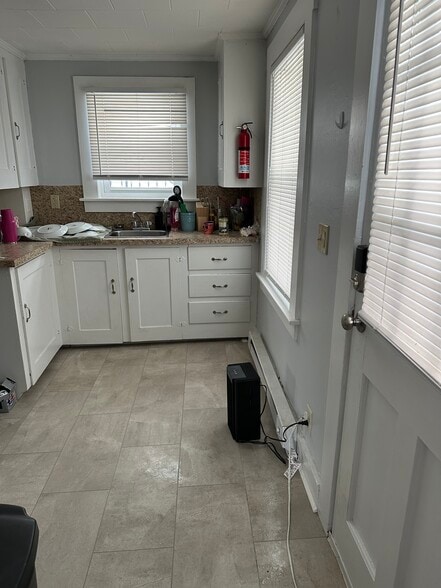 Building Photo - 53 Gilford Ave