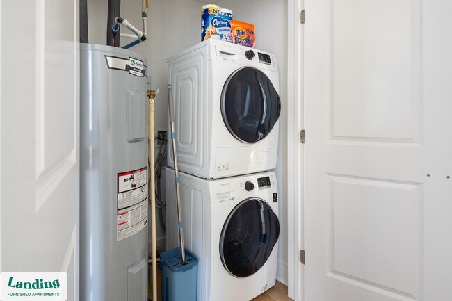 Building Photo - 933 McGee St