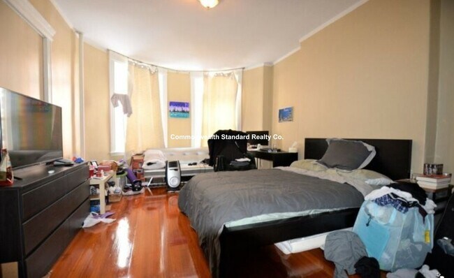 Building Photo - 10 Strathmore Rd