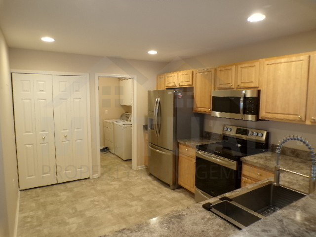 Building Photo - 6575 Cortland Ave