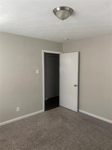 Building Photo - 939 E Red Bird Ln