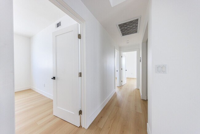 Building Photo - 1013 S Citrus Ave