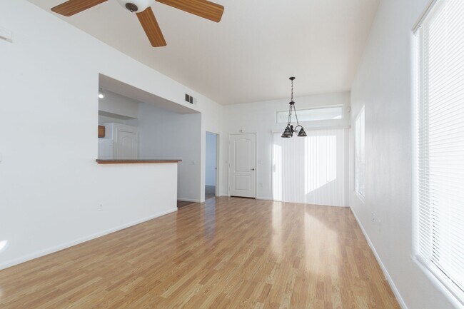 Building Photo - 1st floor unit with garage in gated Hender...