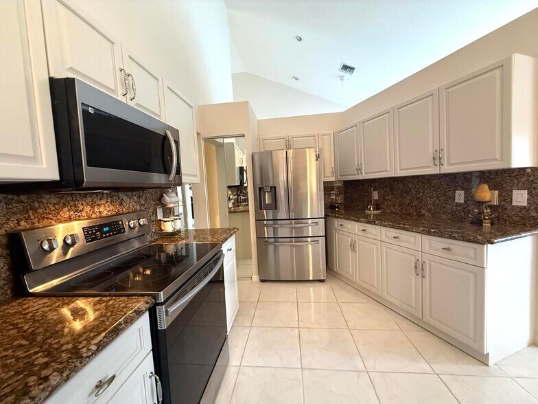 Building Photo - 9392 Cascade Ct
