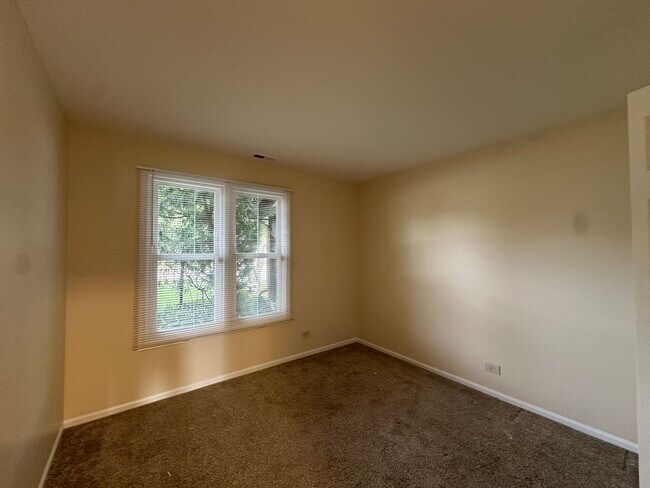 Building Photo - 1304 N Streamwood Ln