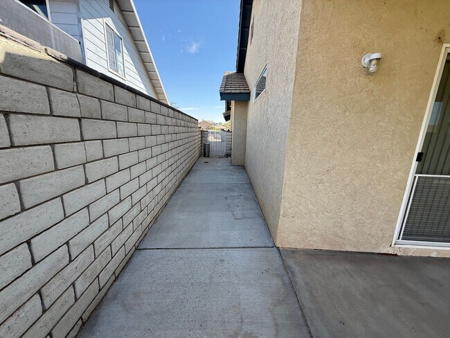 Building Photo - Beautiful Spring Valley Lake Home, 3 Bedrooms, 2 Bathrooms, New Paint