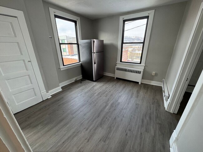 Building Photo - 810 Amity St