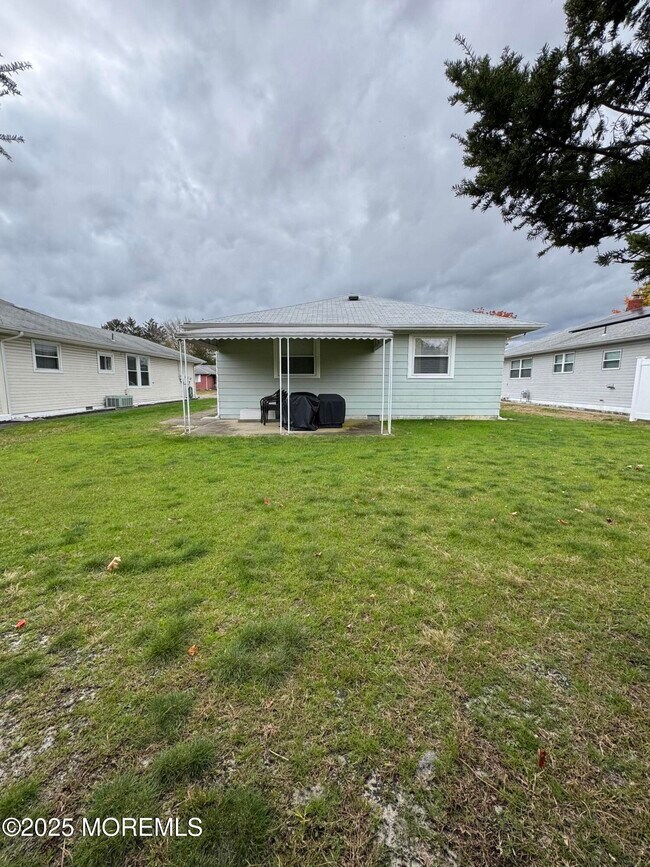 Building Photo - 515 Jamaica Blvd