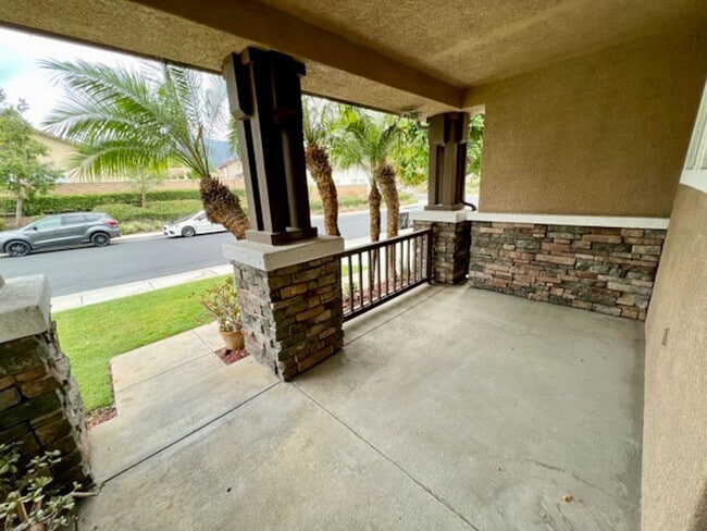 Building Photo - Beautiful Corona Pool Home with 4 bedroom ...