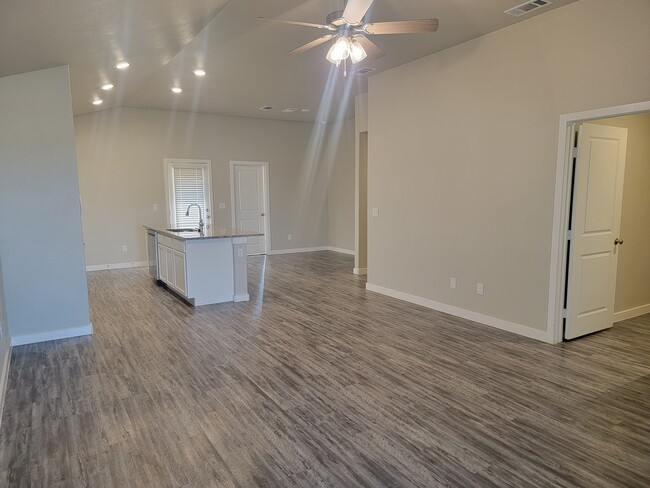 Building Photo - 3206 Volney Ave
