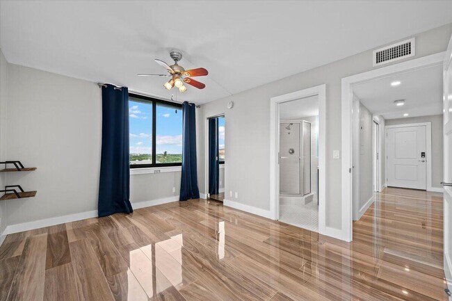 Building Photo - 911 Ocean Dr