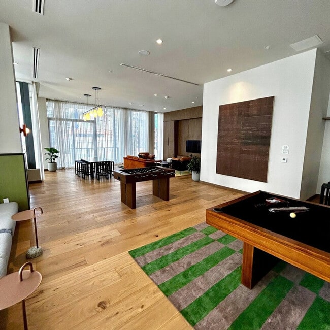 Building Photo - 11 NE 6th St