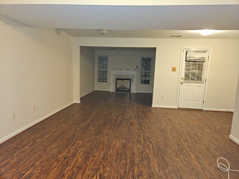 Building Photo - 9365 Ridings Way