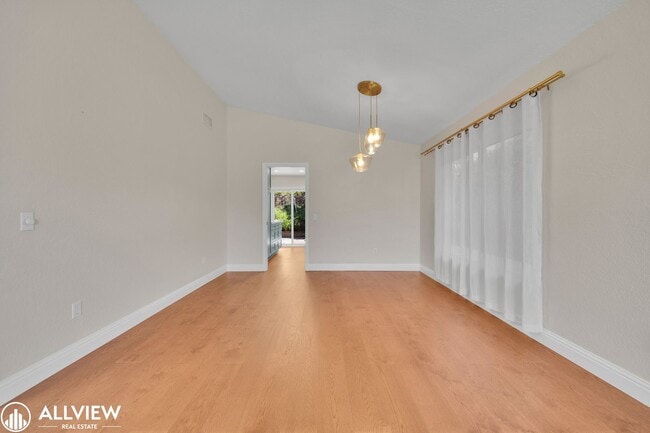 Building Photo - Gated Cimarron 3 Bed/ 2 Bath Home with Garage & Community Amenities