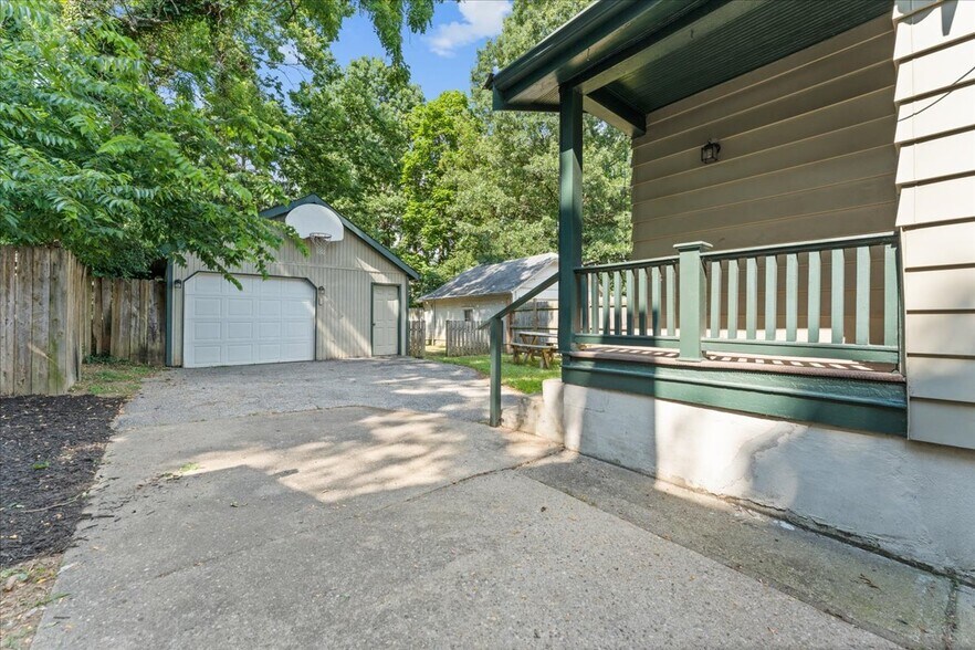 Building Photo - 3126 Mapleleaf Ave