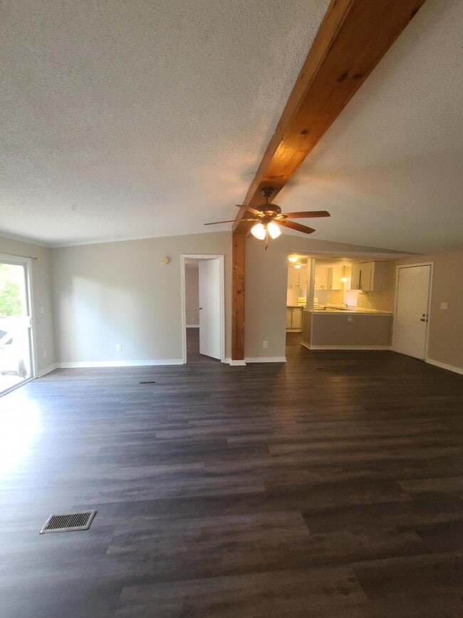 Building Photo - 8405 Verano St