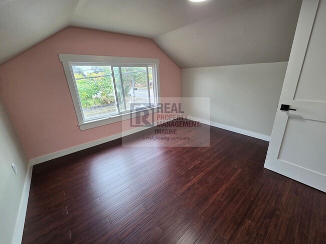 Building Photo - Check out this beautiful 4 bedroom, 2 bath...