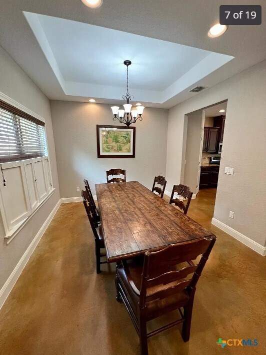 Building Photo - 3948 Summit Dr