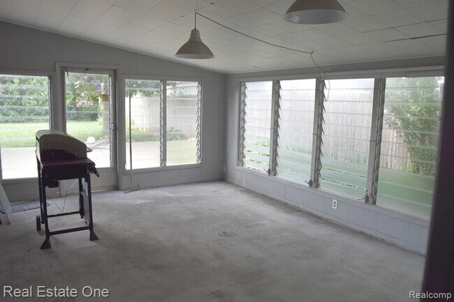 Building Photo - 607 Cherry Ave