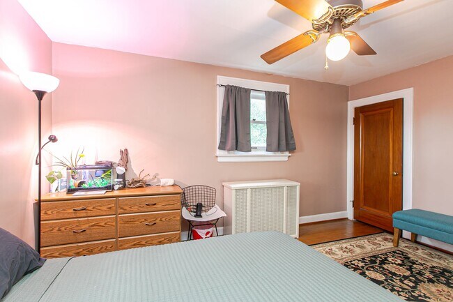 Building Photo - OPEN HOUSE 9/13 11AM-1PM  Beautiful 3-Bedr...