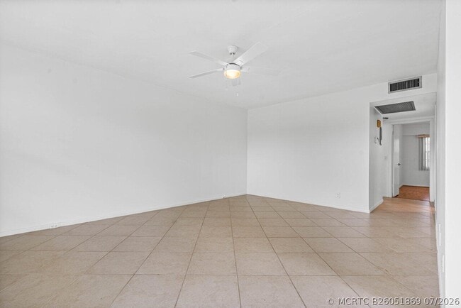 Building Photo - 74 Mansfield B