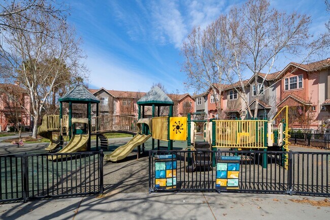 Building Photo - Beautiful & Spacious 3bd Condo With Great ...
