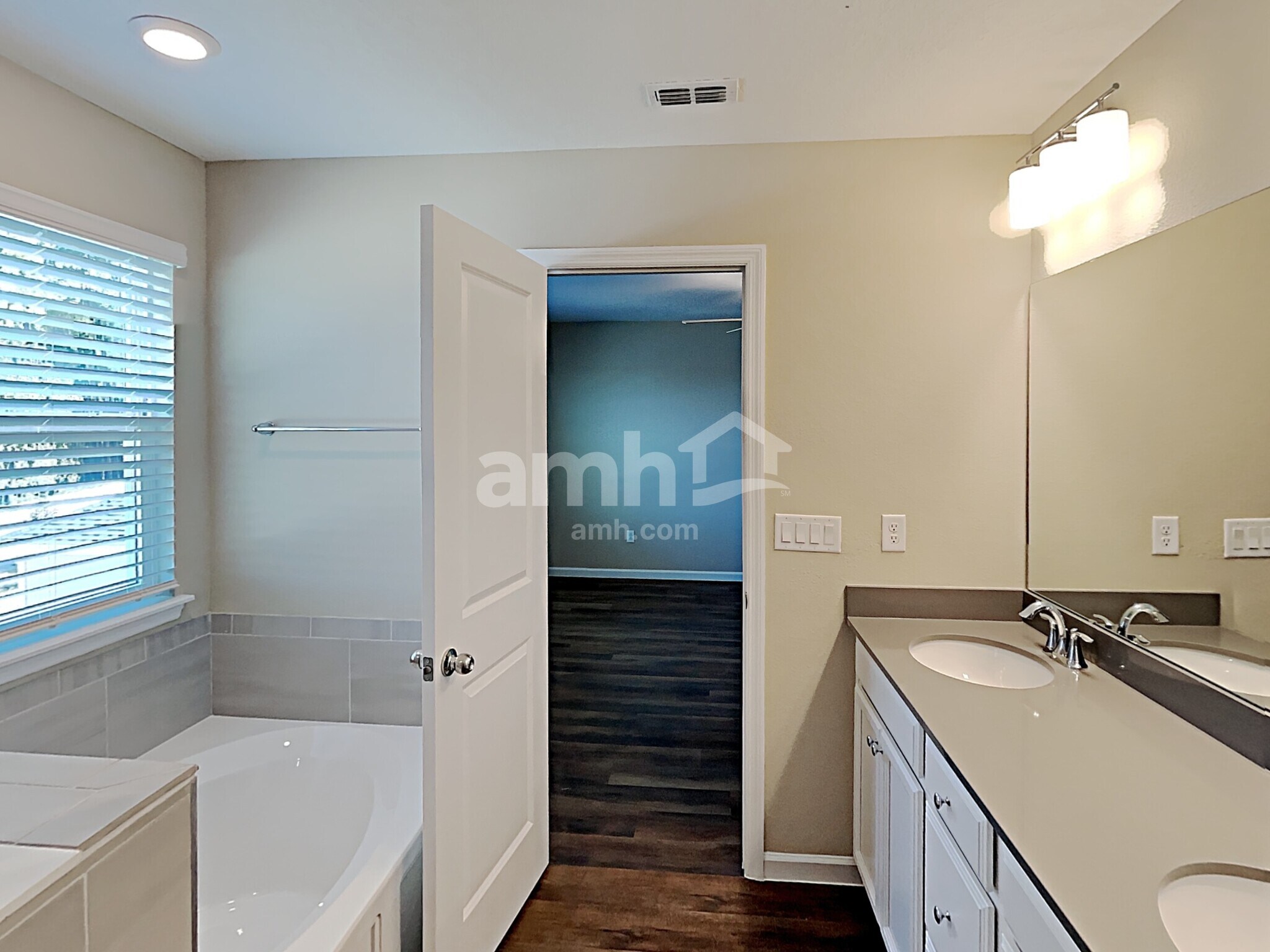 Building Photo - 219 Hemlock Pt