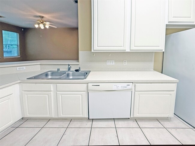 Building Photo - 63 Ledgestone Pl