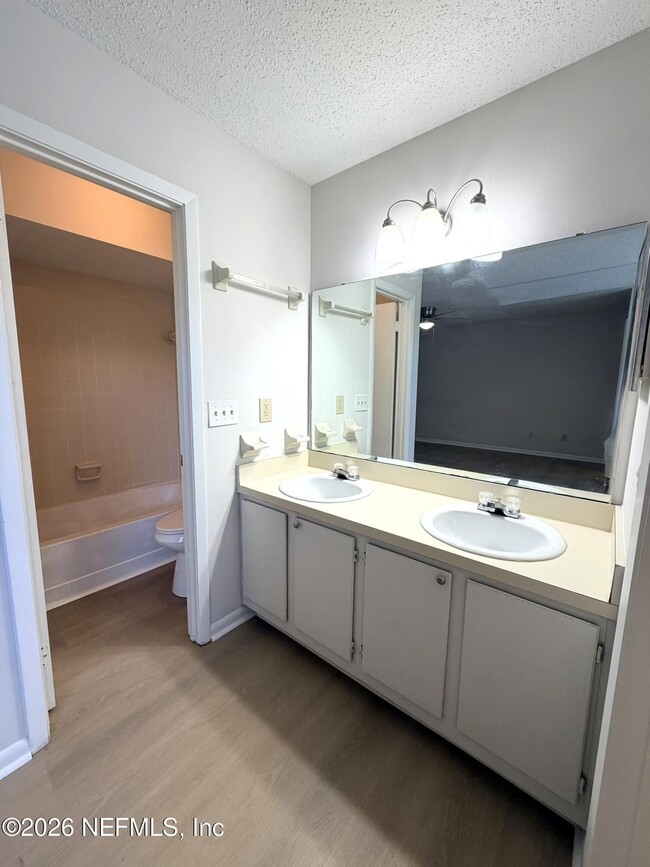 Building Photo - 5646 Pinebay Cir S