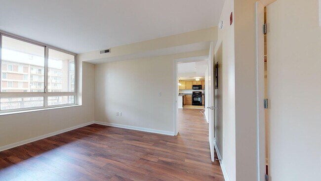 Building Photo - Spacious 1,000 Square Foot Two Bedroom Con...