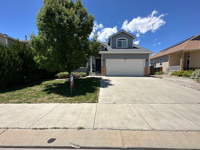 Building Photo - Stunning 4-bedroom 4-bathroom Home Close to Fort Carson, Schriever AFB, and Peterson SFB!!!