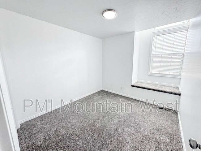 Building Photo - 36 Orchard Ln
