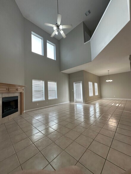 Building Photo - 15505 Palmira Ave