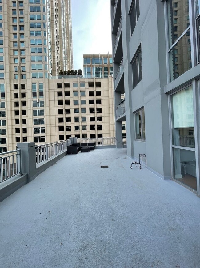 Building Photo - 600 N Dearborn St