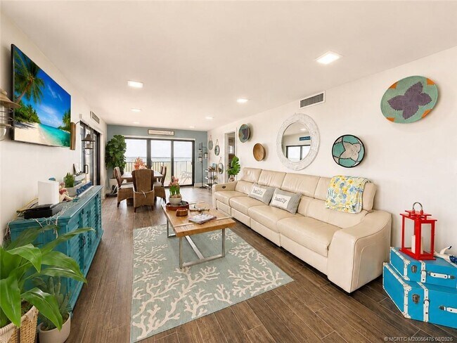 Building Photo - 10044 S Ocean Dr