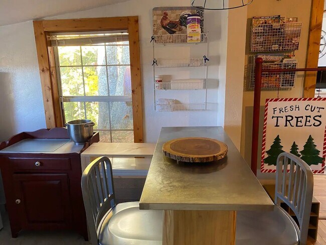 Building Photo - 390 Fall Creek Meadows Ln