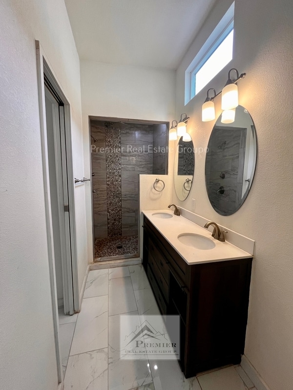 Building Photo - 2427 W Platte Ave