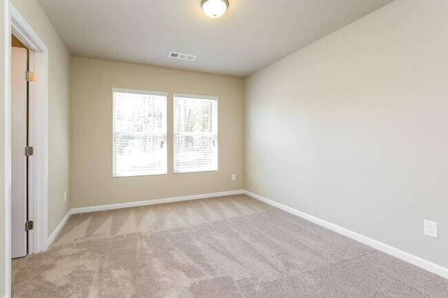 Building Photo - 207 Comet Ct