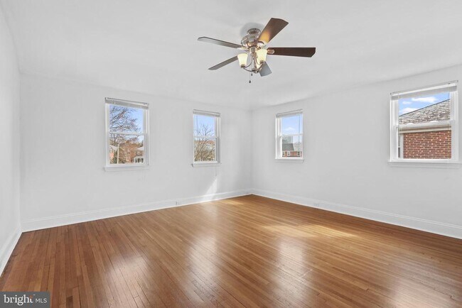 Building Photo - 227 Willow Ave