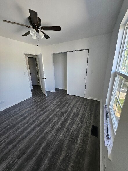 Building Photo - 341 Birchwood Ct
