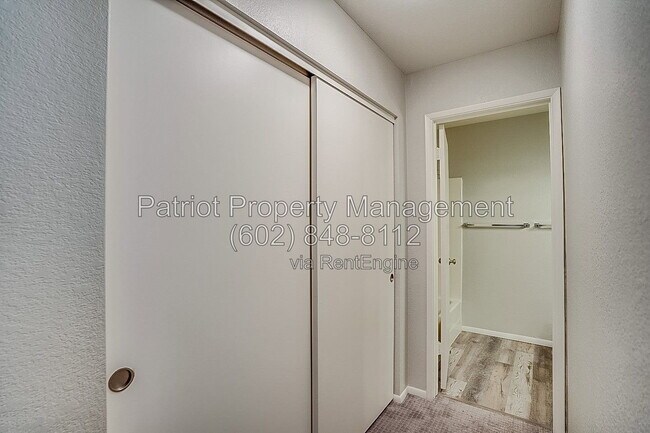 Building Photo - 20420 N 6th Dr