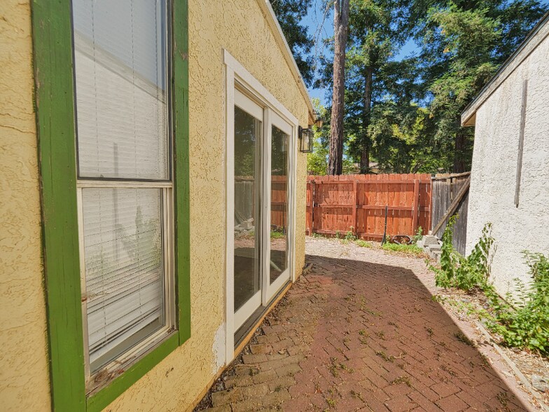 Building Photo - 1937 Gauguin Pl