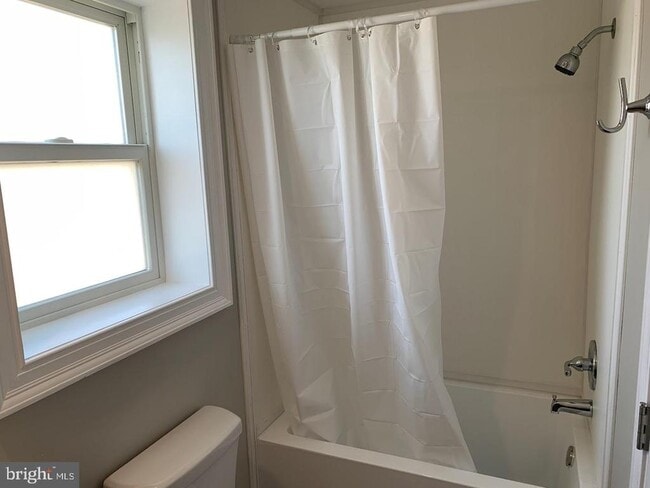 Building Photo - 224 Kern St