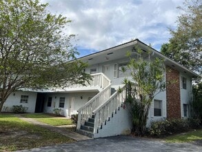 Building Photo - 4140 Woodside Dr