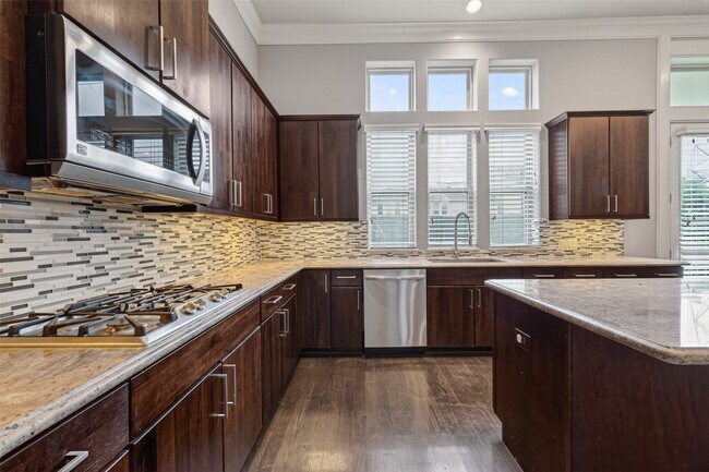 Building Photo - 10917 Upland Park