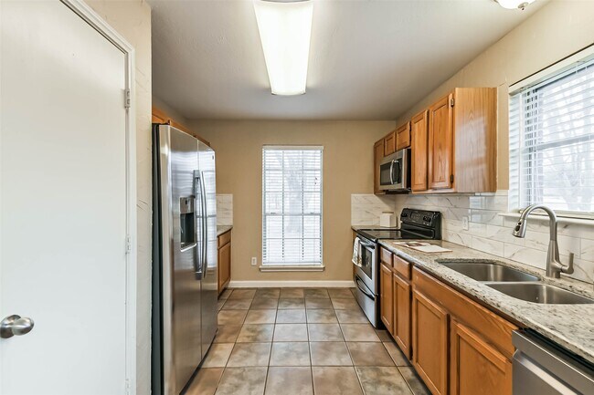 Building Photo - 10926 Waterview Cir