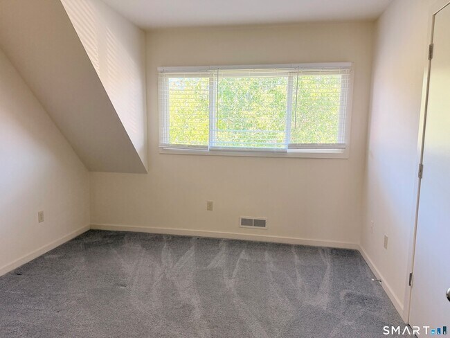 Building Photo - 117 Montoya Dr
