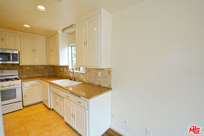 Building Photo - 3630 2nd Ave