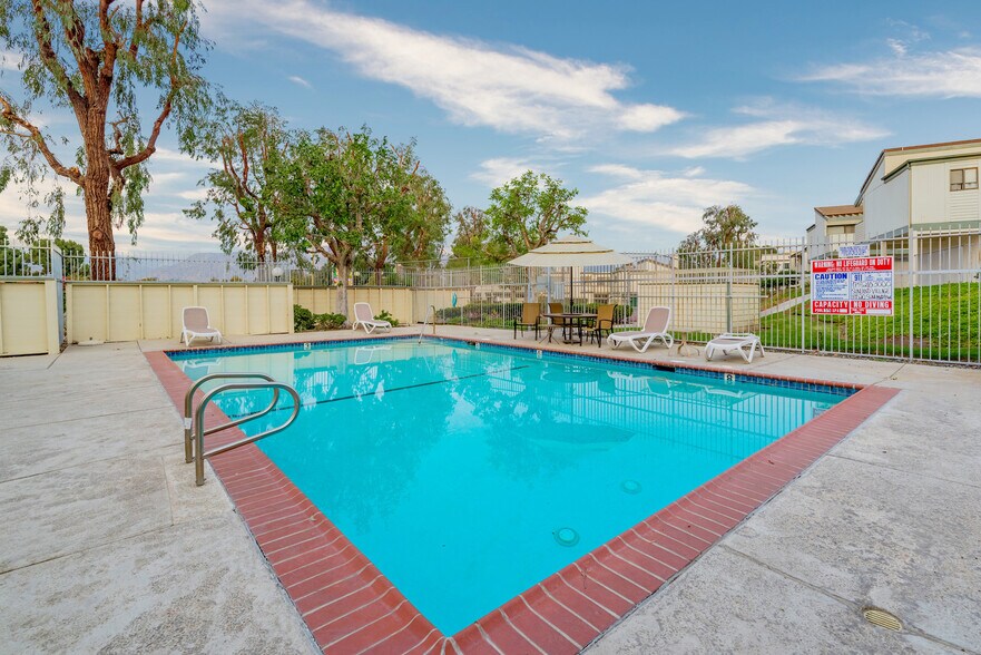 Building Photo - 10475 Newhome Ave