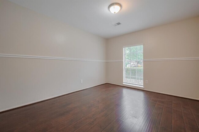 Building Photo - 8119 La Roche Ln